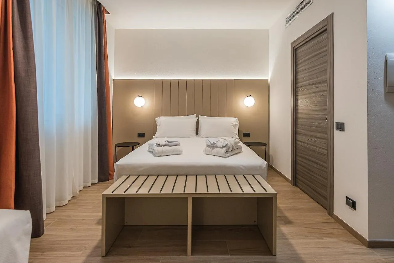 BB Hotels Smarthotel Duomo Milano 4*,